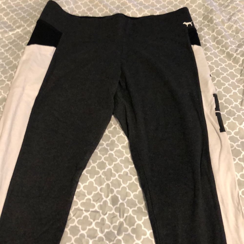 VSPink yoga leggings with side pockets L